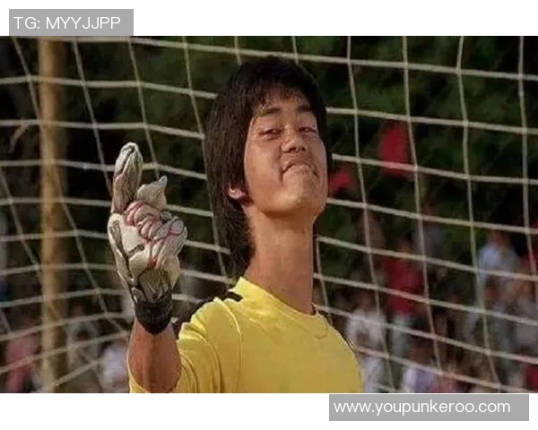 少林足球星爷遭遇铲球暴力瞬间引发观众热议精彩瞬间回放