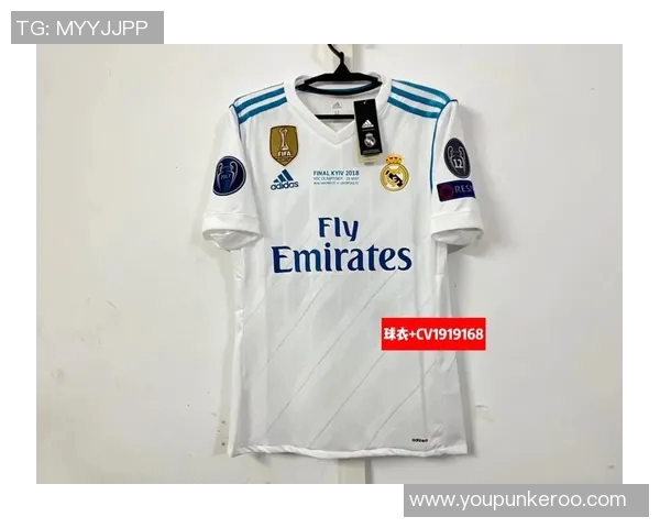 足球明星球衣展示:家中独特收藏与激情瞬间的完美融合